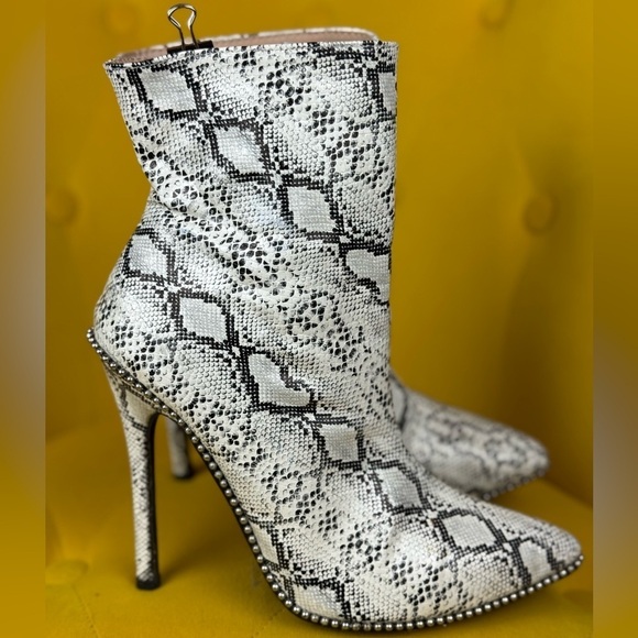 chase chloe Shoes - chase chloe SNAKEPRINT Studded Boots Size 6